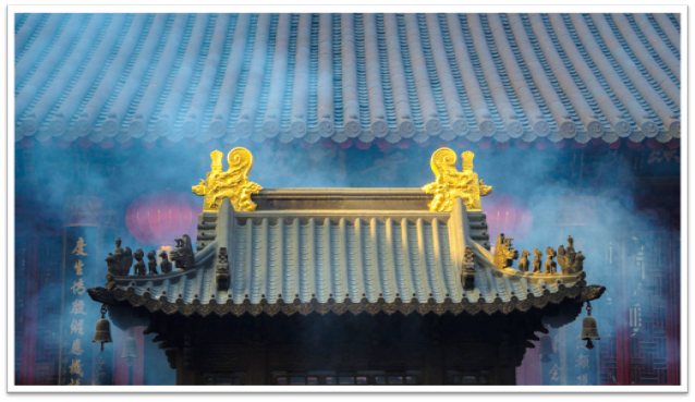 アイキャッチ画像：寺社の門は、「ここからは別世界」という境界をあらわしている。
